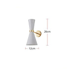 Design wandlamp met gouden LED en creatieve driehoekige lampenkap