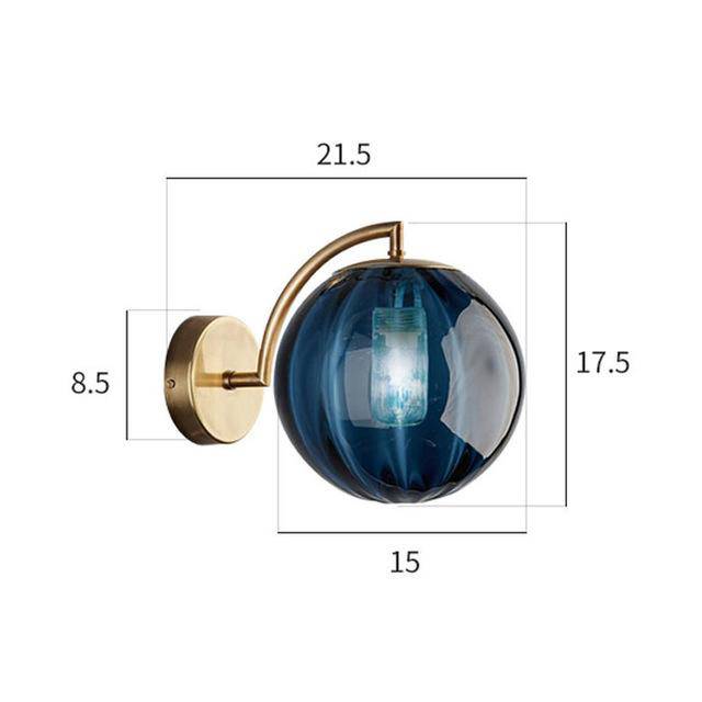 Gouden LED wandlamp met rookglazen bol Scone