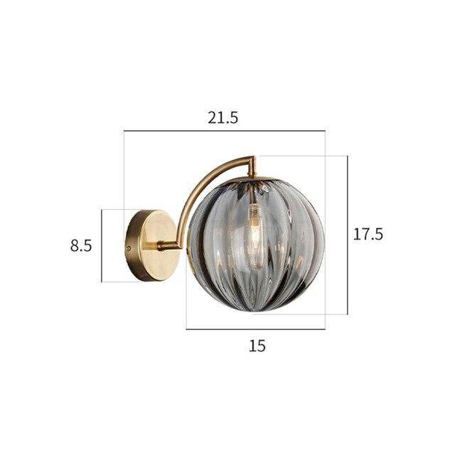 Gouden LED wandlamp met rookglazen bol Scone