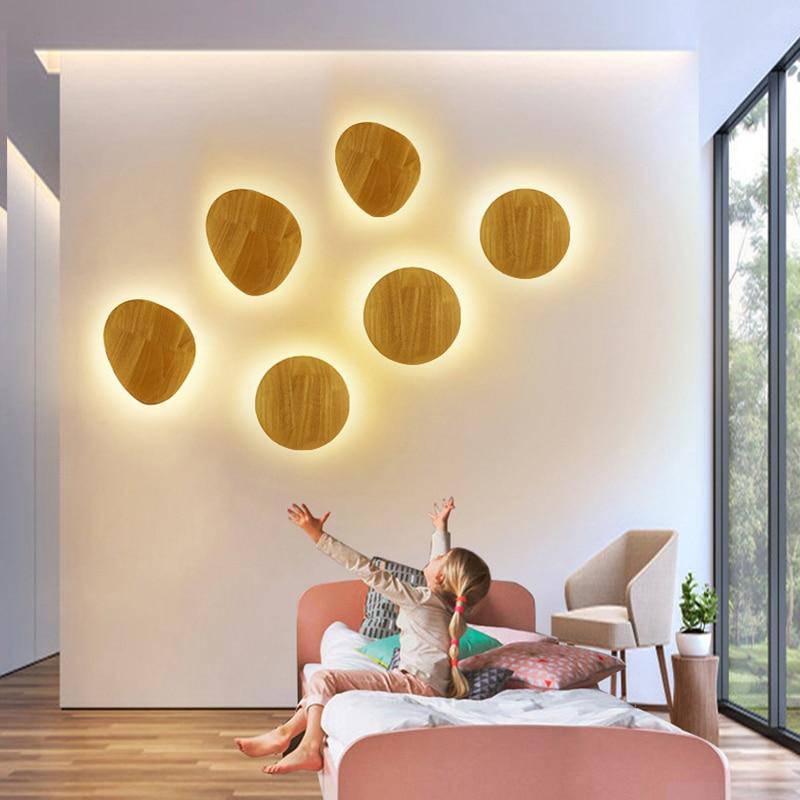 Scandinavische LED wandlamp in ovale houten vorm