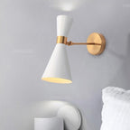 Design wandlamp met gouden LED en creatieve driehoekige lampenkap