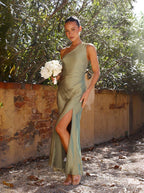 Seraphina Satijnen One-Shoulder Maxi Jurk met Elegante Split voor Feesten en Gala's Luxe Zijden Glans Vrouwelijke Pasvorm Elegant en Verfijnd