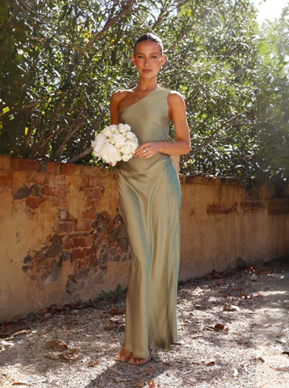 Seraphina Satijnen One-Shoulder Maxi Jurk met Elegante Split voor Feesten en Gala's Luxe Zijden Glans Vrouwelijke Pasvorm Elegant en Verfijnd