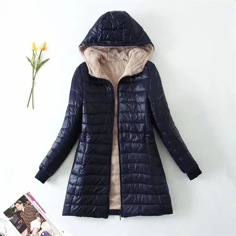Tommy | Losse donsjas met capuchon voor dames in de kleur Groen voor dames in Outdoor stijl ideaal voor de winter