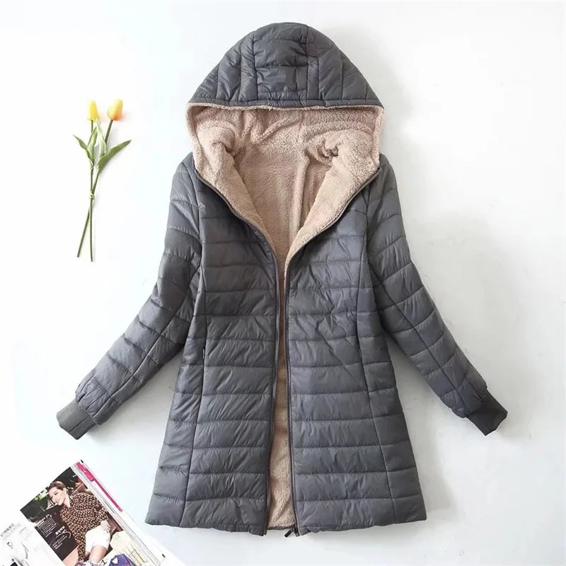 Tommy | Losse donsjas met capuchon voor dames in de kleur Groen voor dames in Outdoor stijl ideaal voor de winter