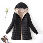 Tommy | Losse donsjas met capuchon voor dames in de kleur Groen voor dames in Outdoor stijl ideaal voor de winter