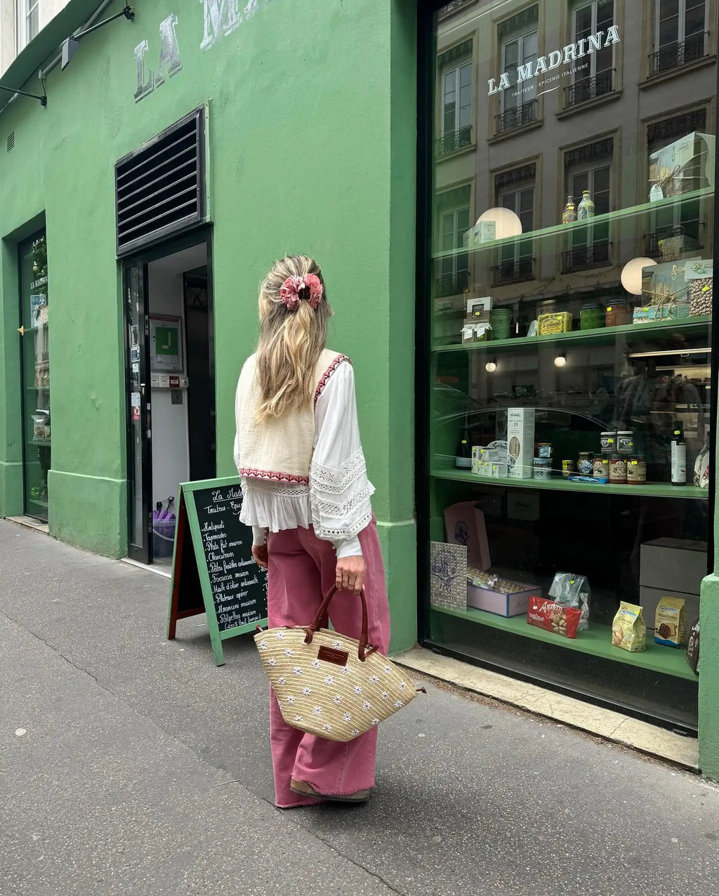 Dames Rieten Tote Tas – Geborduurde Bloemen – Ruim – Open Top – Stevige Handvatten